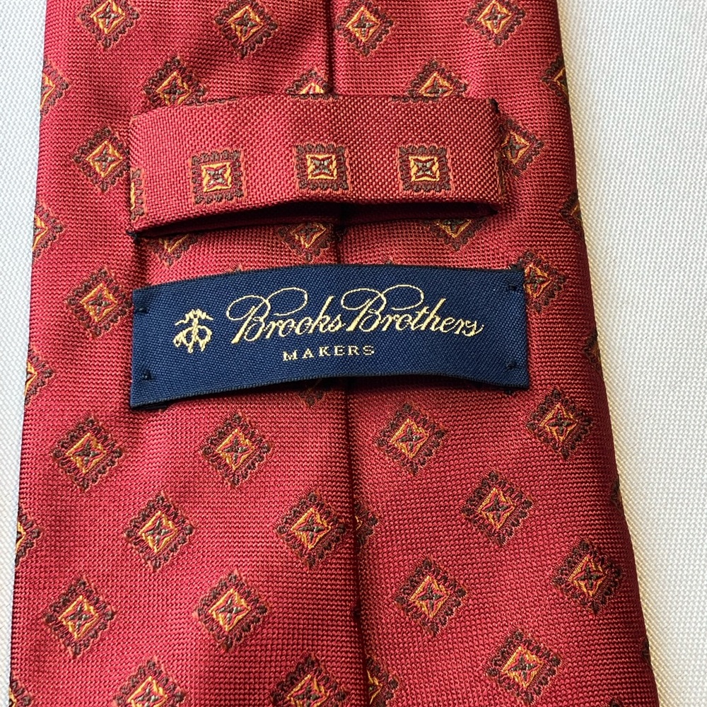 Brooks Brothers Makers Pure Silk Tie Red   56"x4"